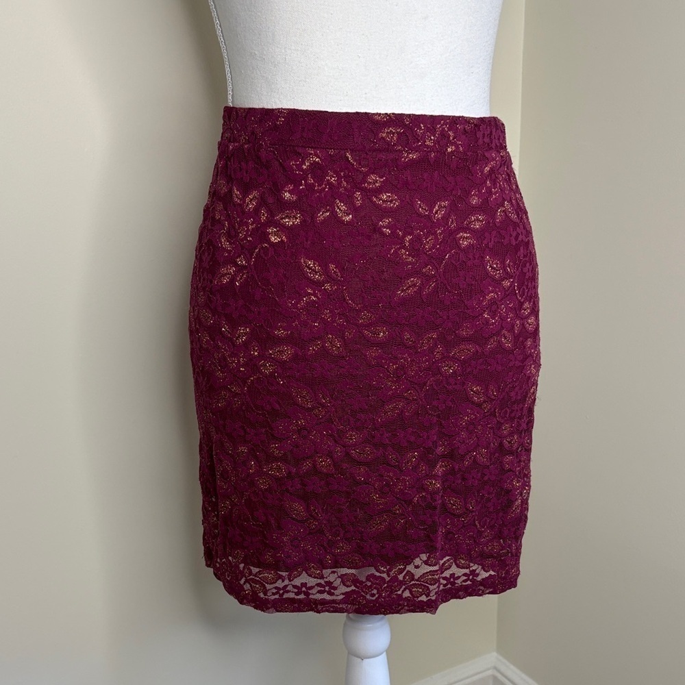 Forever 21 Burgundy Fuchsia Lace Metallic Pencil Skirt. Medium